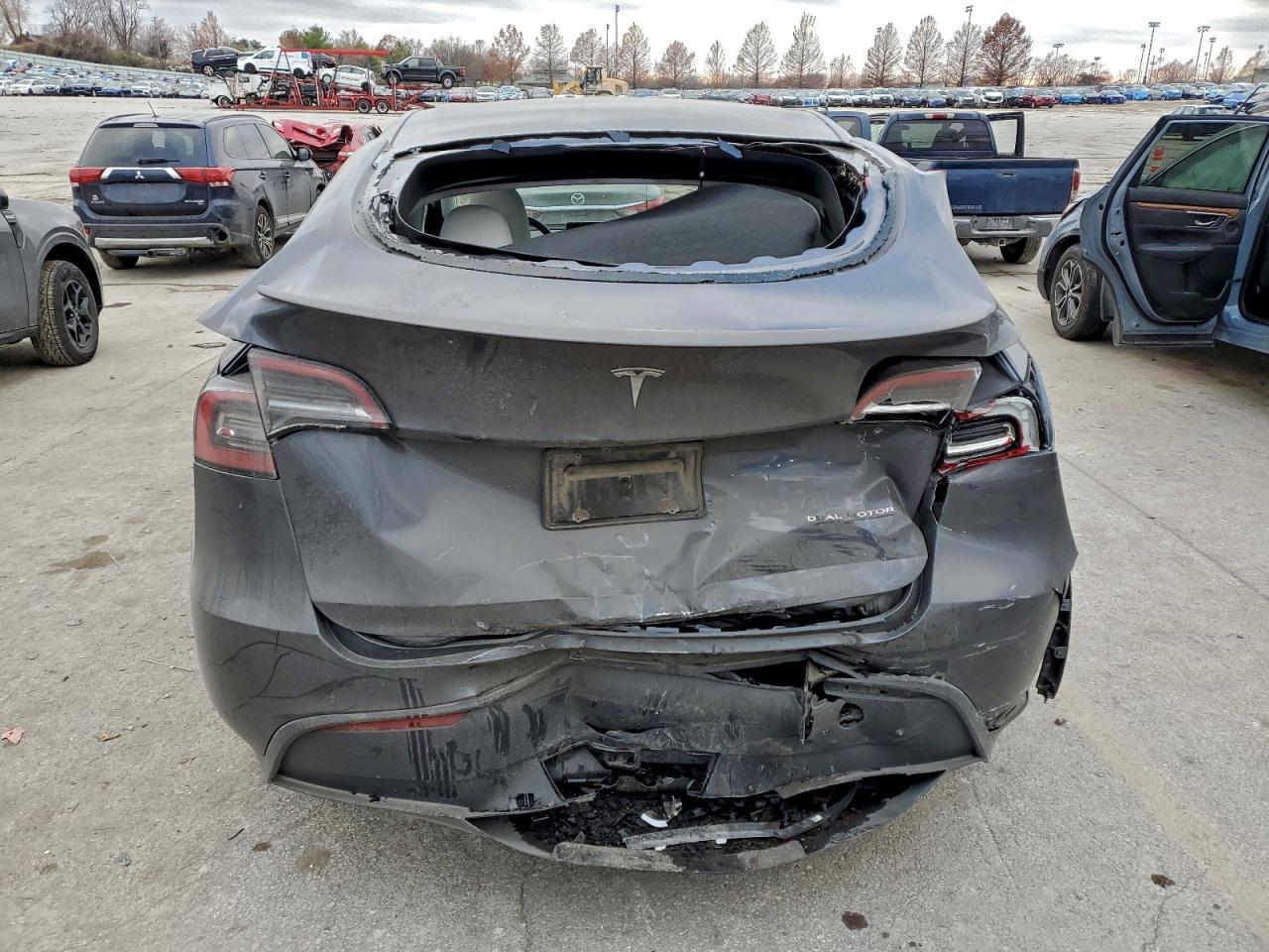 2023 Tesla Model Y - Image 6