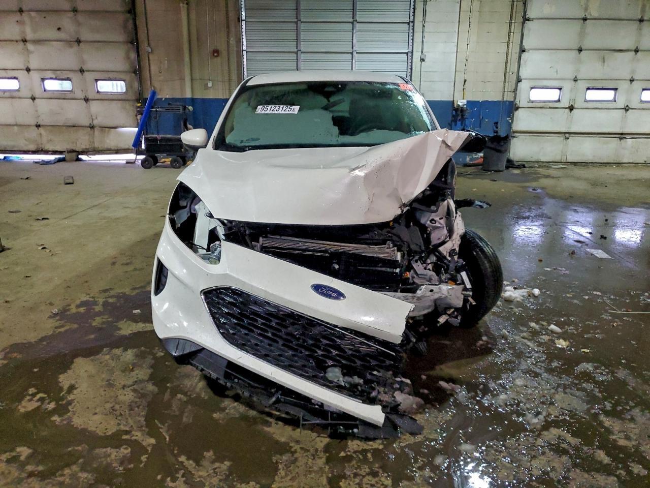 2020 Ford Escape Se - Фото 5