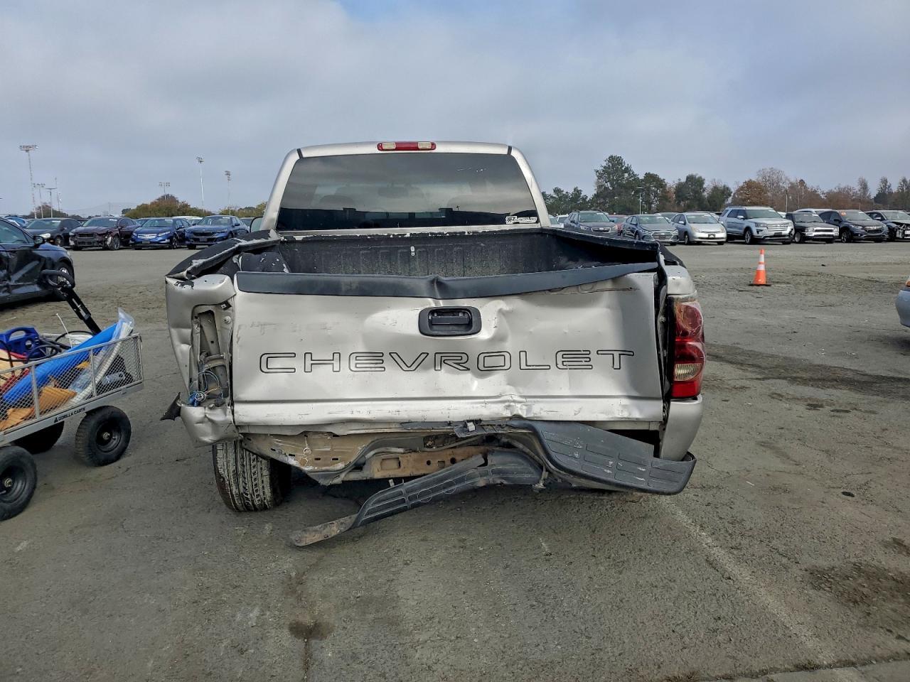 2004 Chevrolet Silverado - Image 6