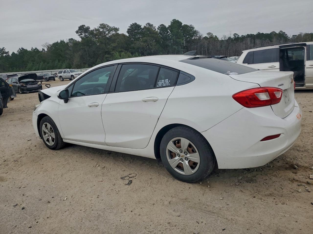 2017 Chevrolet Cruze Ls - Фото 2