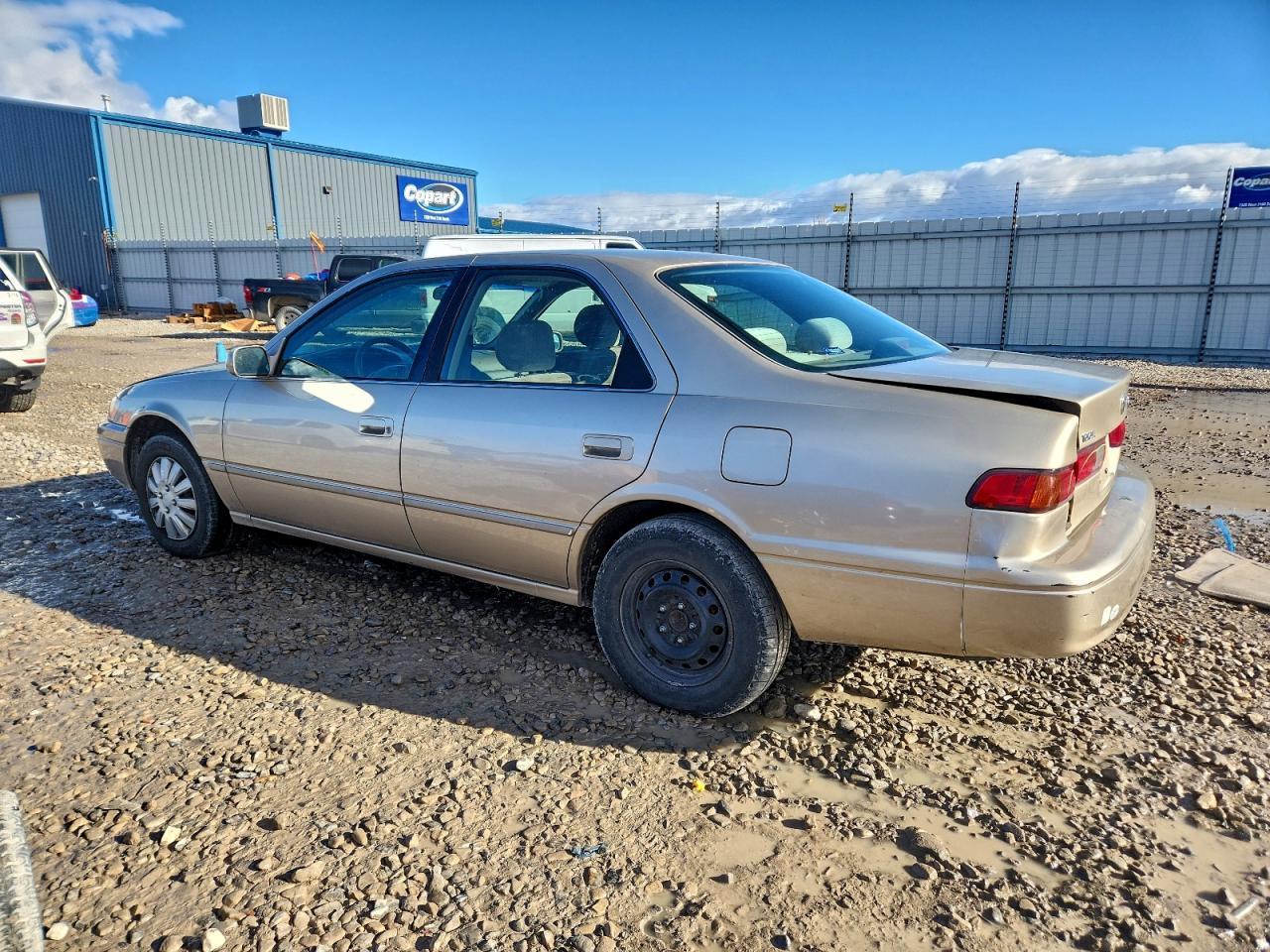 1999 Toyota Camry Le - Фото 2