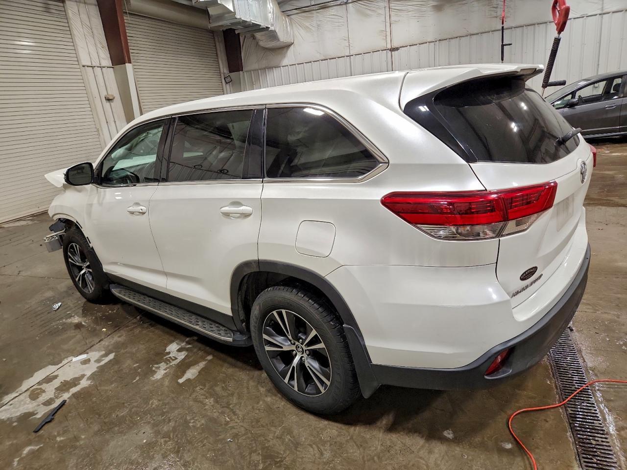 2019 Toyota Highlander Le - Фото 2