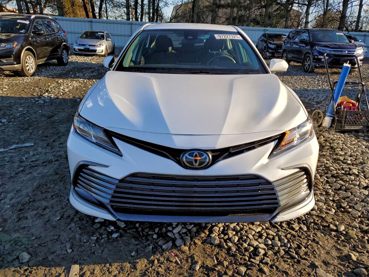 2022 Toyota Camry Le - Фото 5