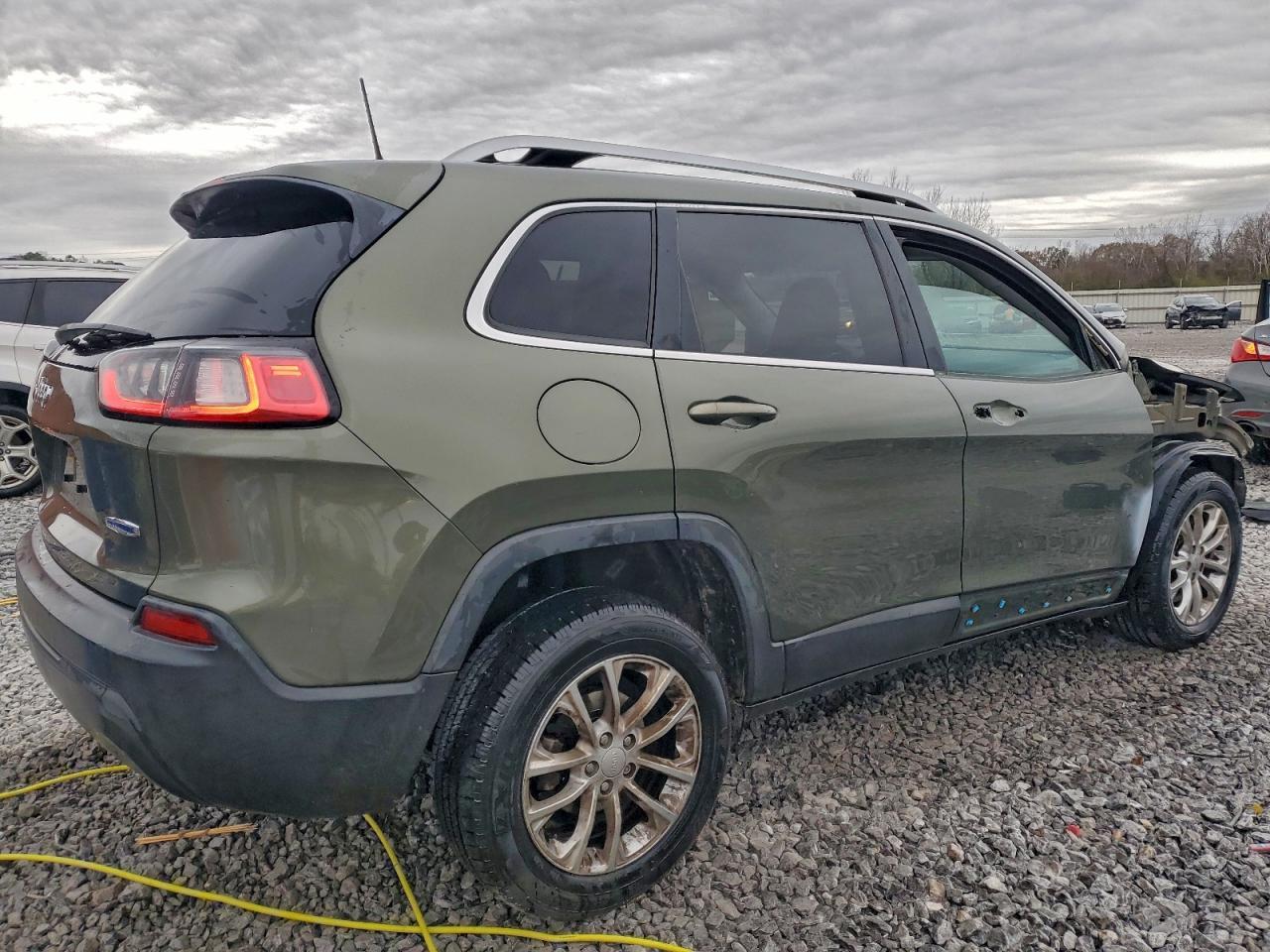 2019 Jeep Cherokee Latitude - Image 3