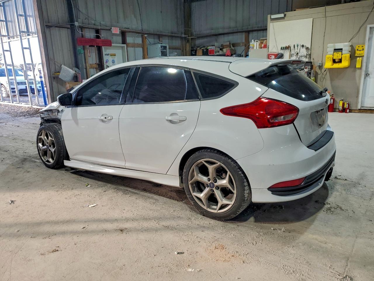 2017 Ford Focus St - Фото 2