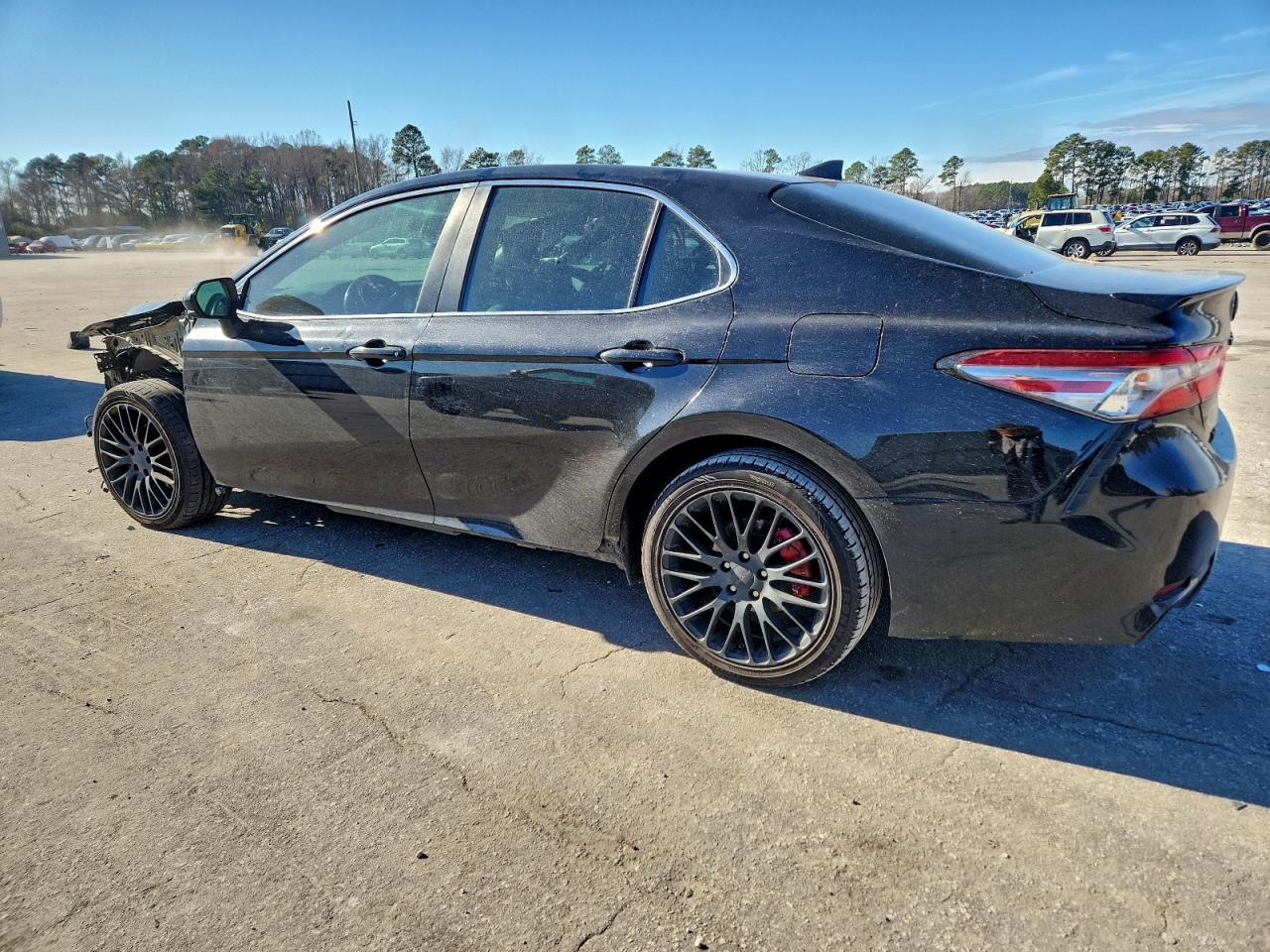 2019 Toyota Camry L - Фото 2