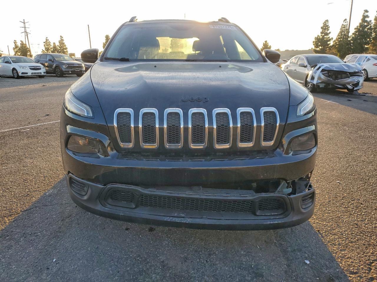 2016 Jeep Cherokee Sport - Фото 5
