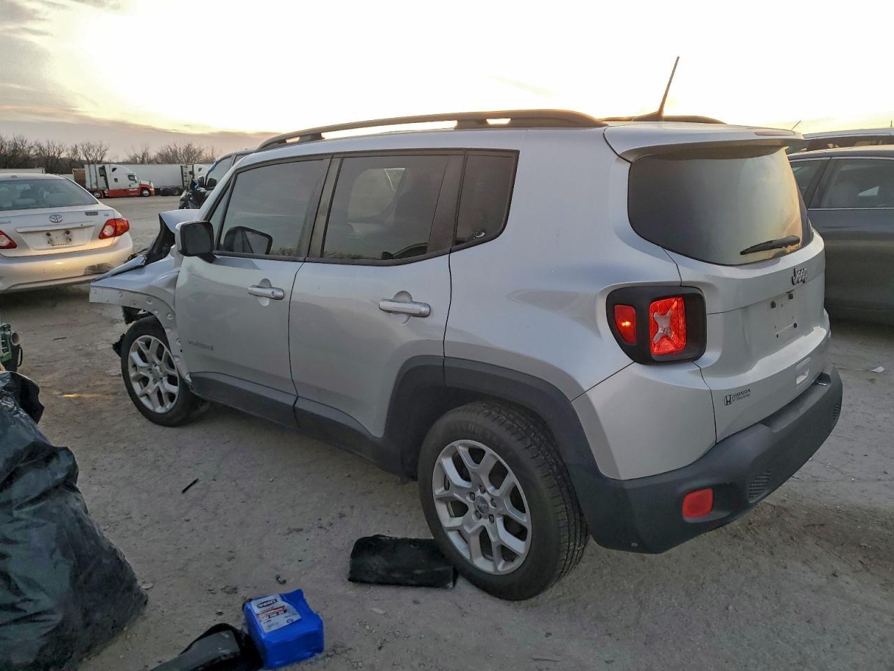 2018 Jeep Renegade Latitude - Image 2