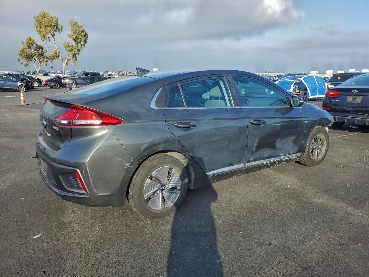 2020 Hyundai Ioniq Se - Image 3