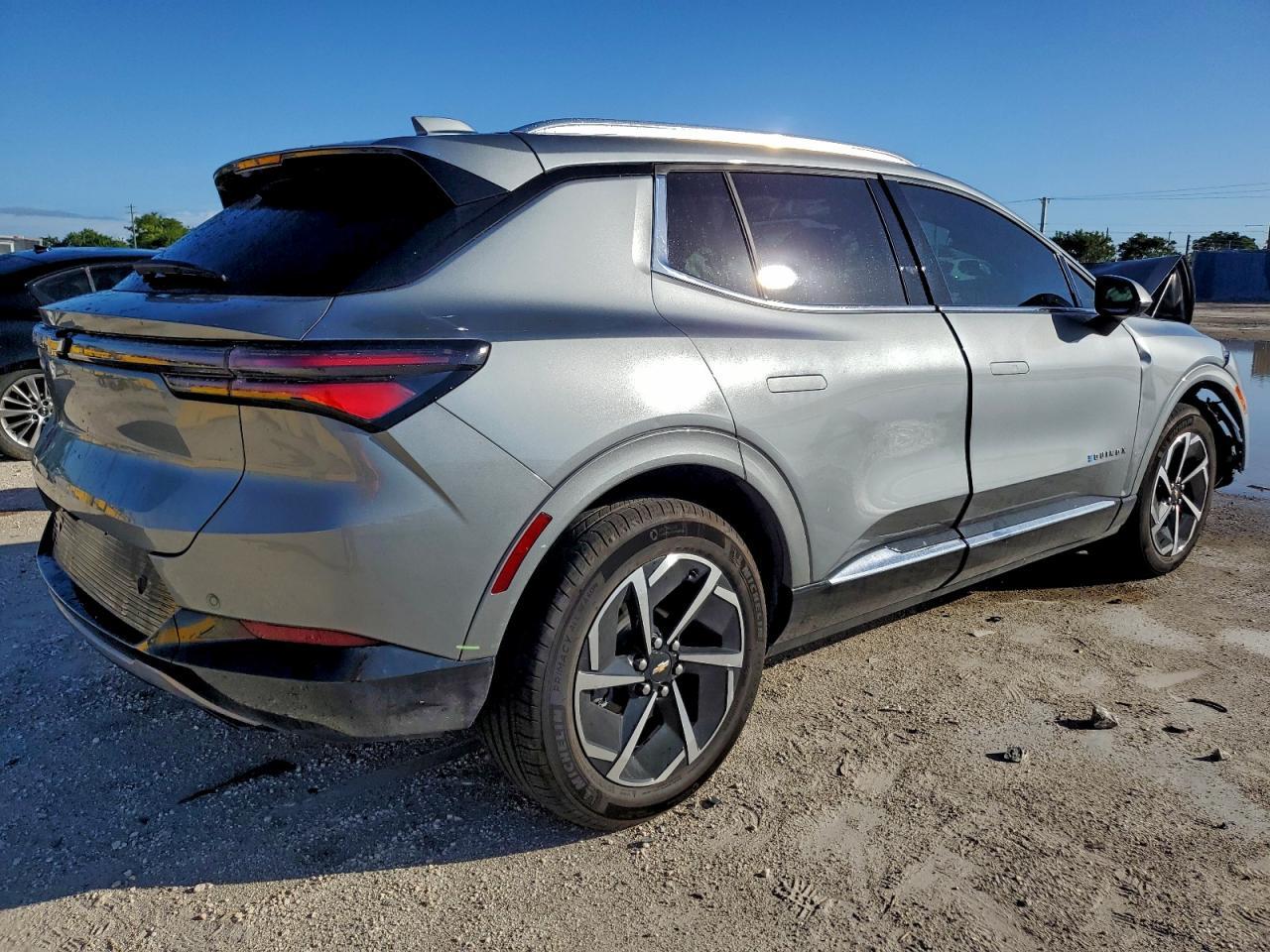 2025 Chevrolet Equinox Lt - Image 3