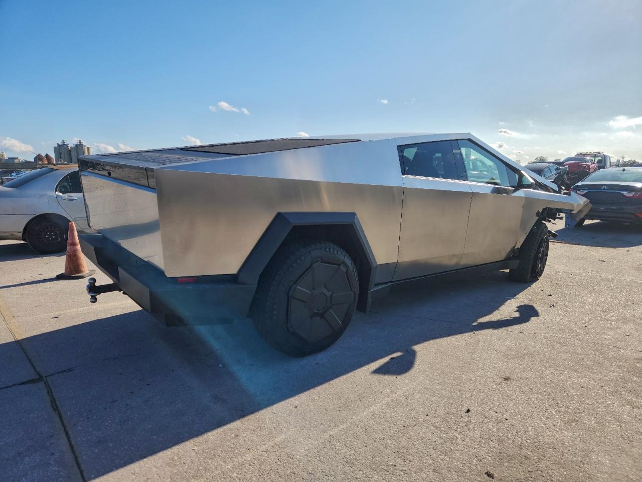 2024 Tesla Cybertruck - Фото 3