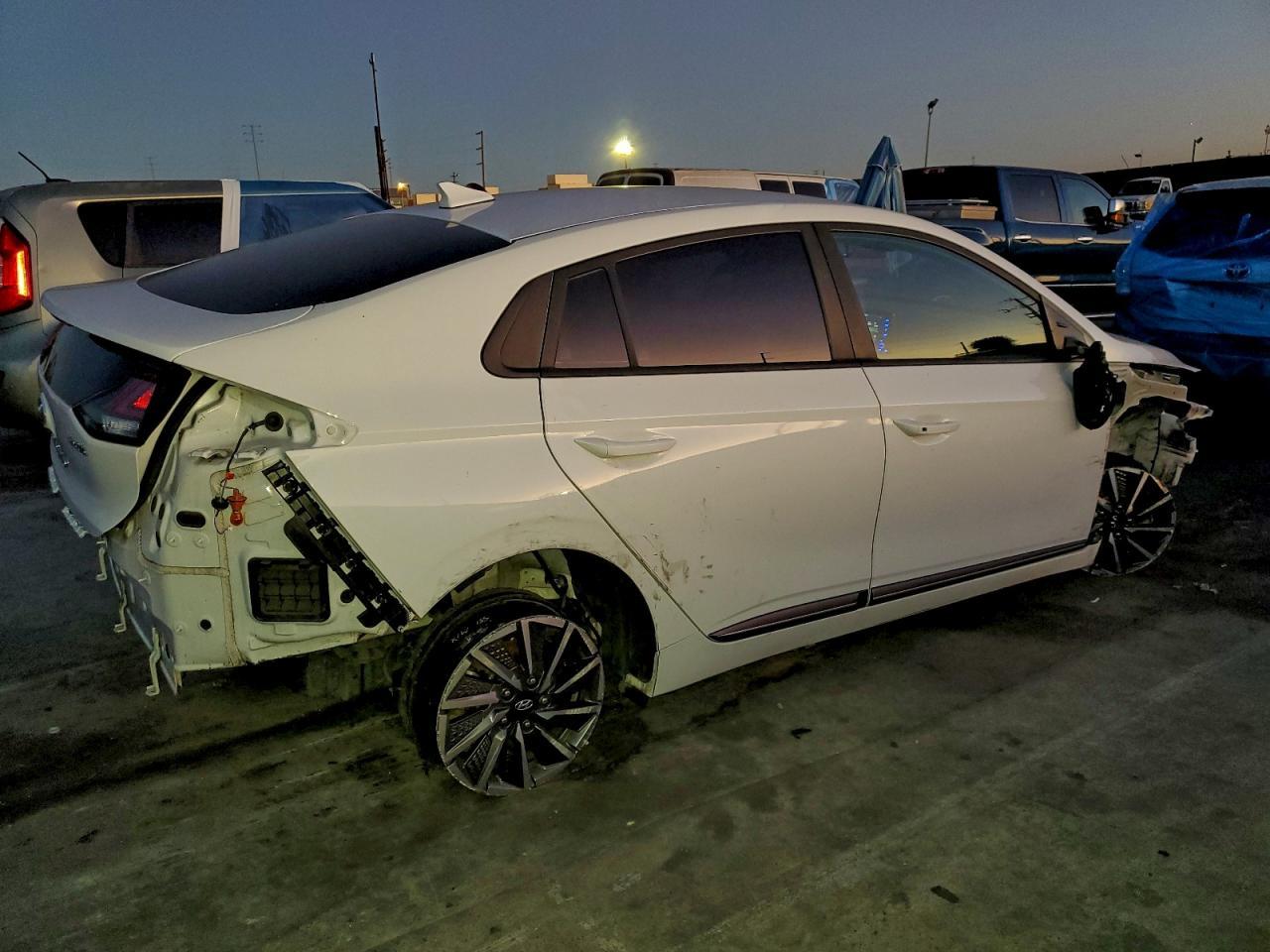 2020 Hyundai Ioniq Se - Фото 3
