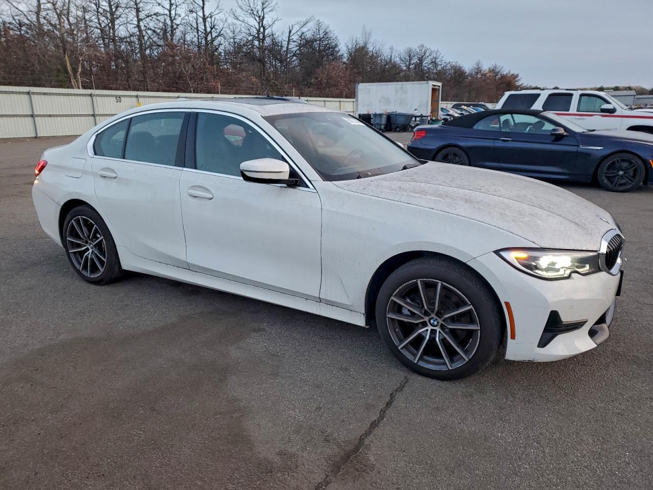 2021 BMW 330Xi - Фото 4