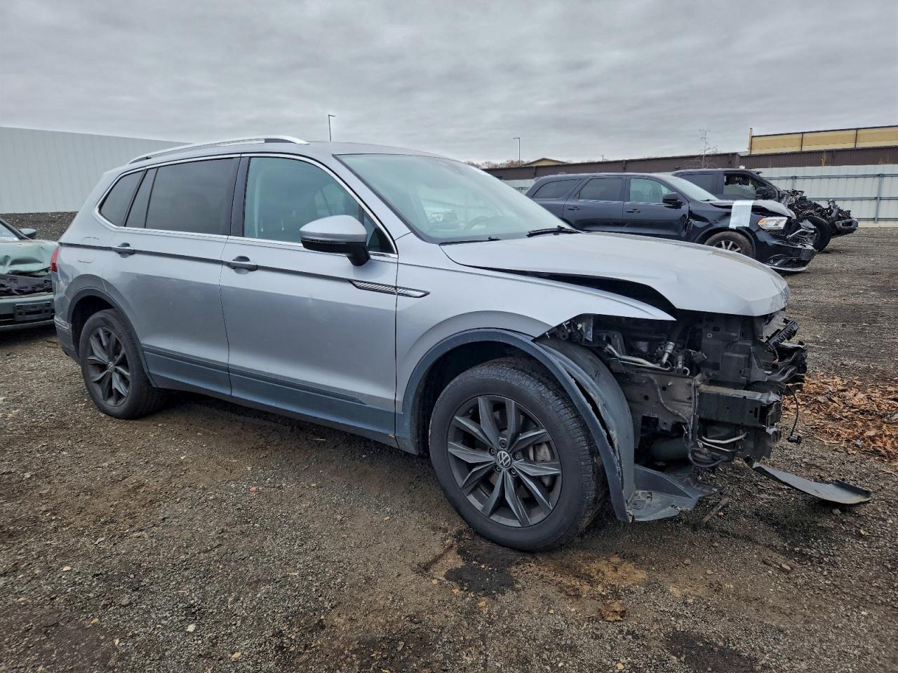 2022 Volkswagen Tiguan Se - Фото 4