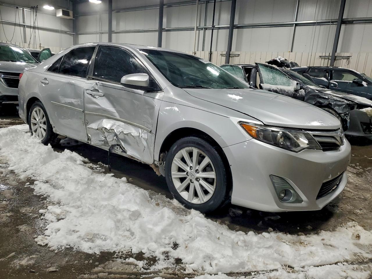 2014 Toyota Camry L - Фото 4