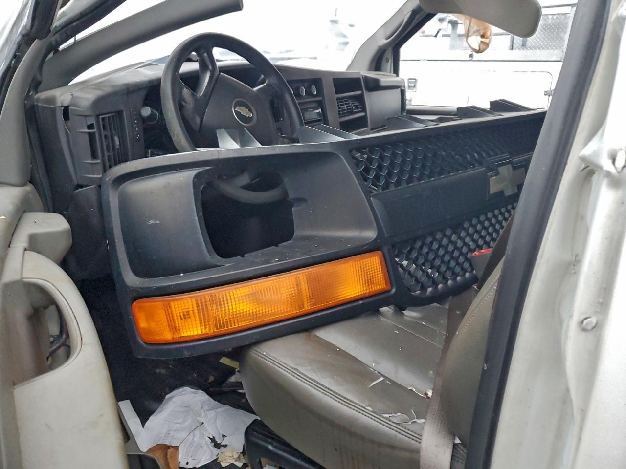2008 Chevrolet Express 2500 Utility / Service Van - Image 7