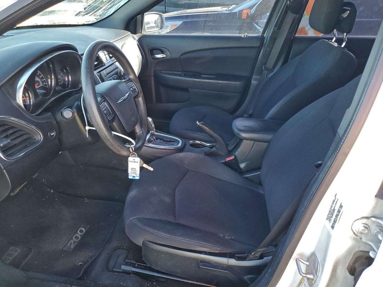 2013 Chrysler 200 Lx - Image 7