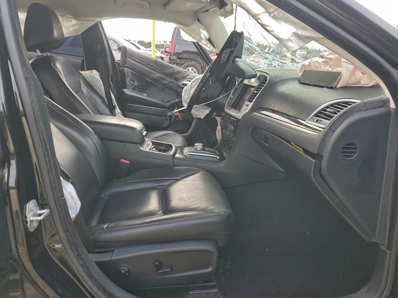 2019 Chrysler 300 Touring - Image 7