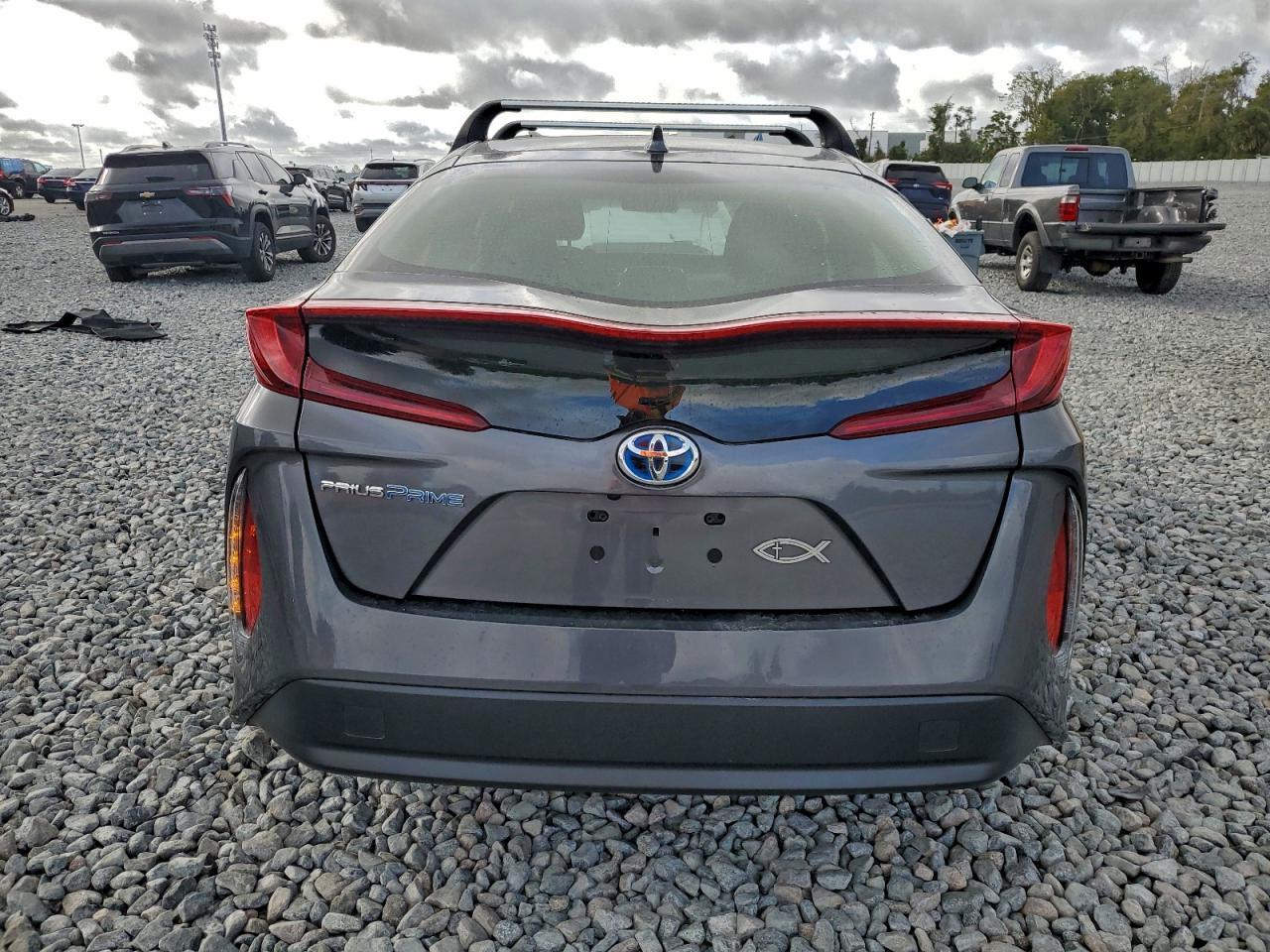 2022 Toyota Prius Prime Le - Image 6