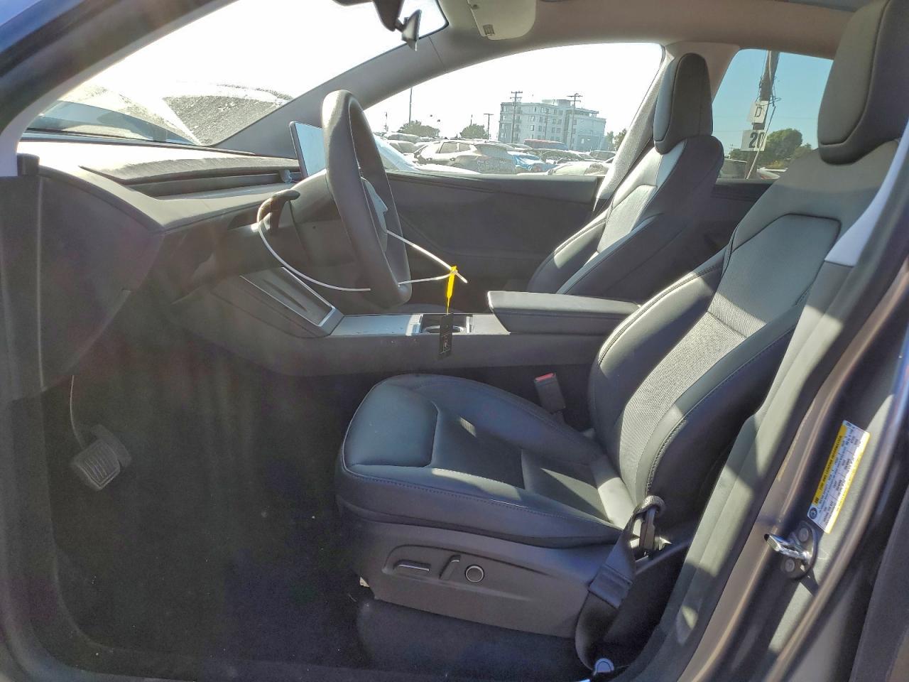 2026 Tesla Model Y - Фото 7