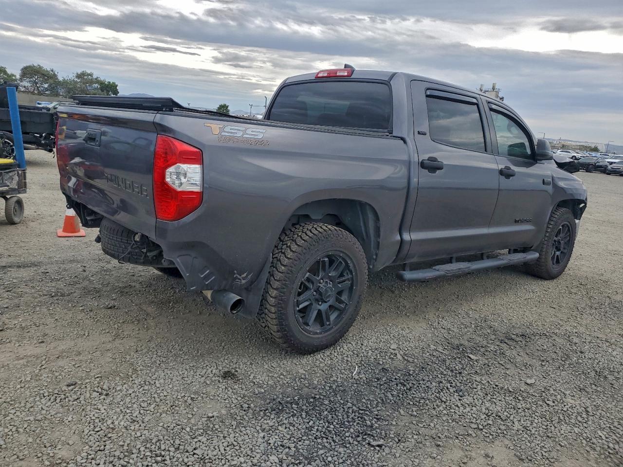 2021 Toyota Tundra Crewmax Sr5 - Фото 3