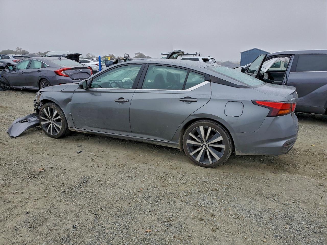 2022 Nissan Altima Sr - Фото 2