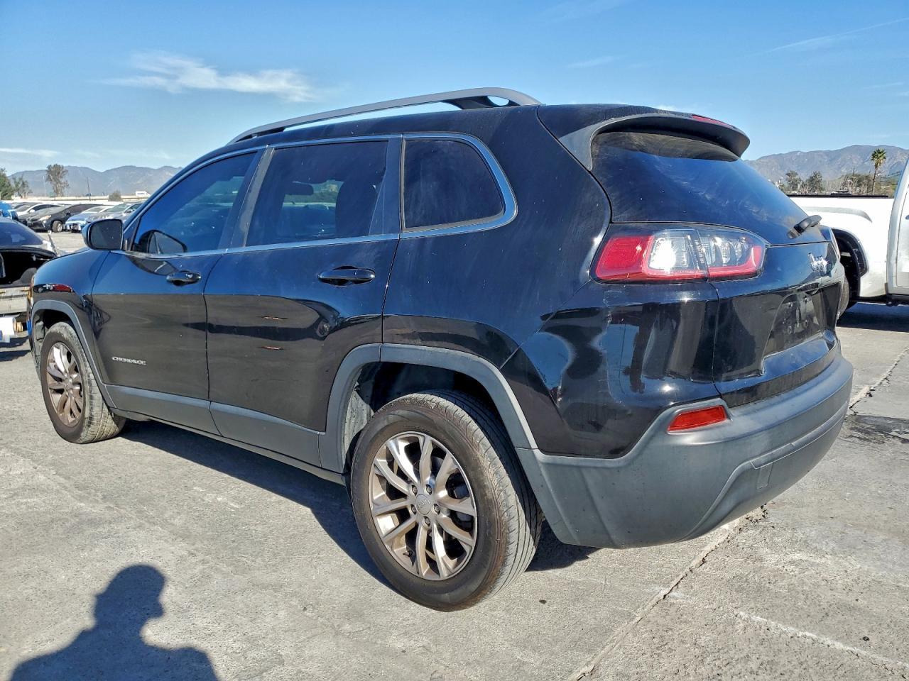 2019 Jeep Cherokee Latitude - Image 2