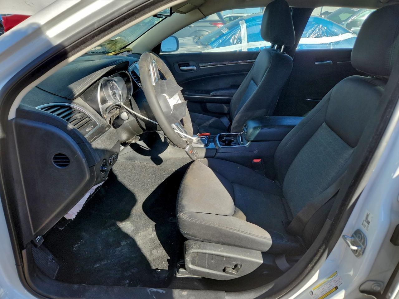 2022 Chrysler 300 Touring - Фото 7