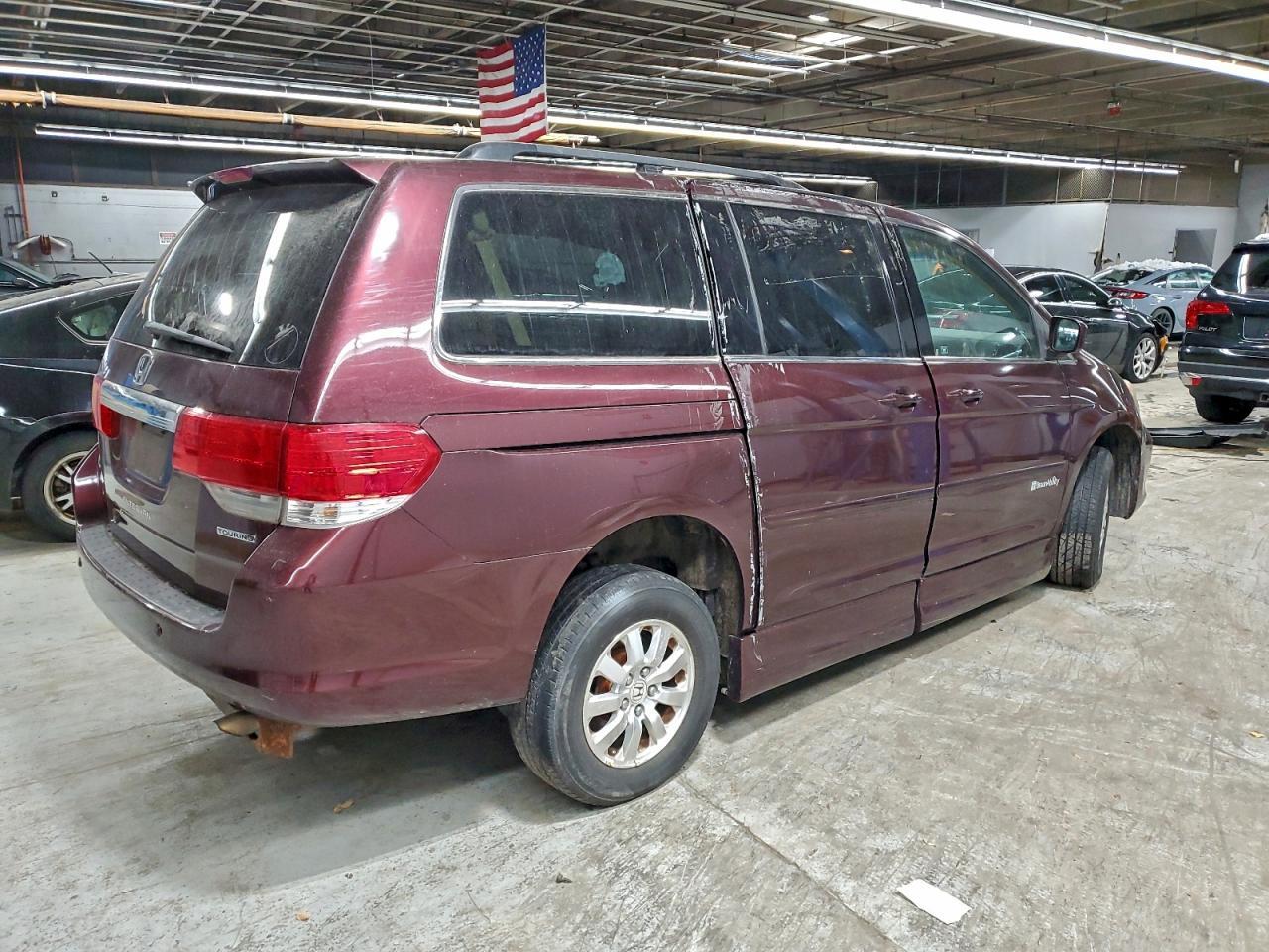 2010 Honda Odyssey Touring - Фото 3