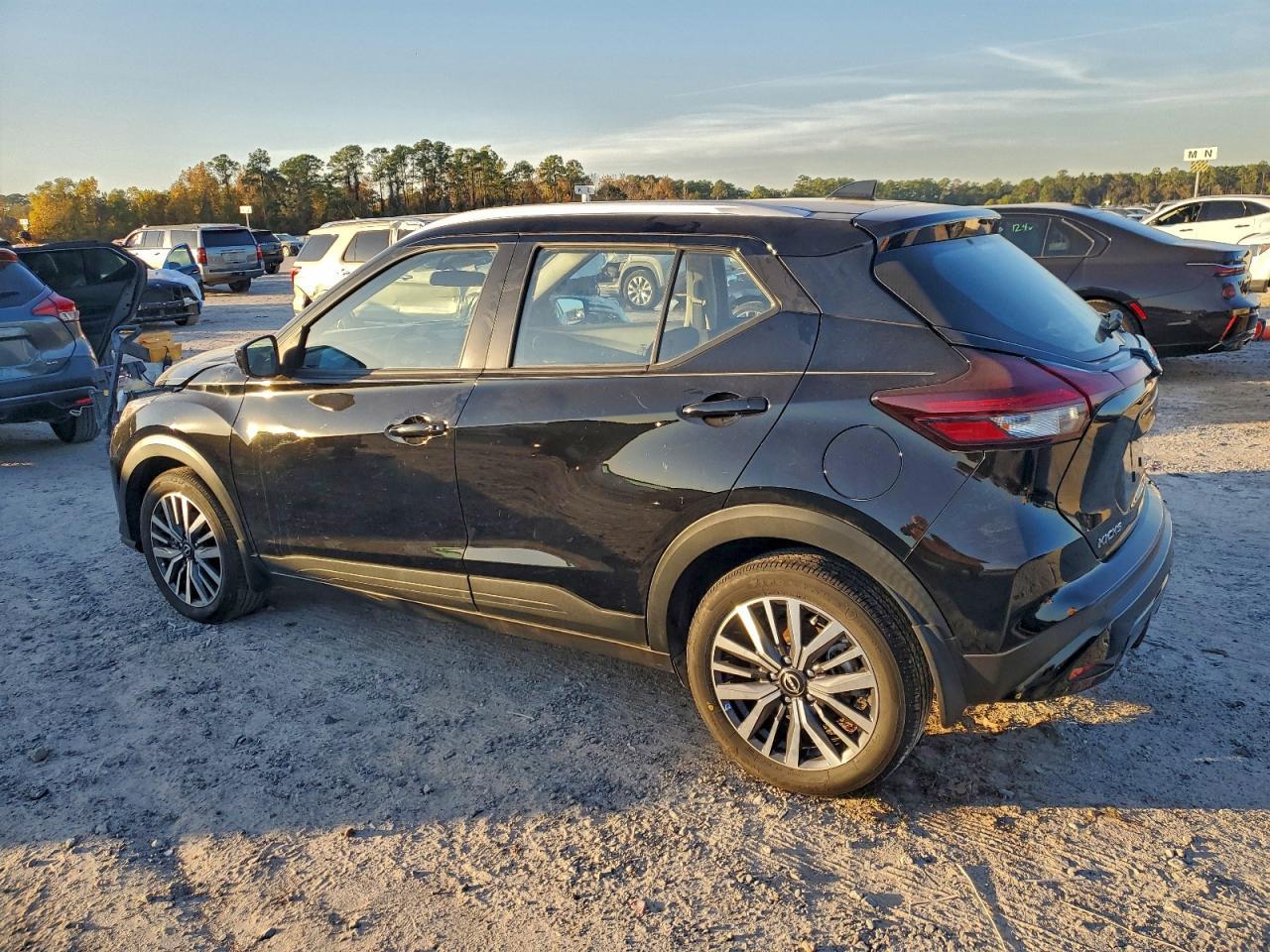 2024 Nissan Kicks Sv - Image 2