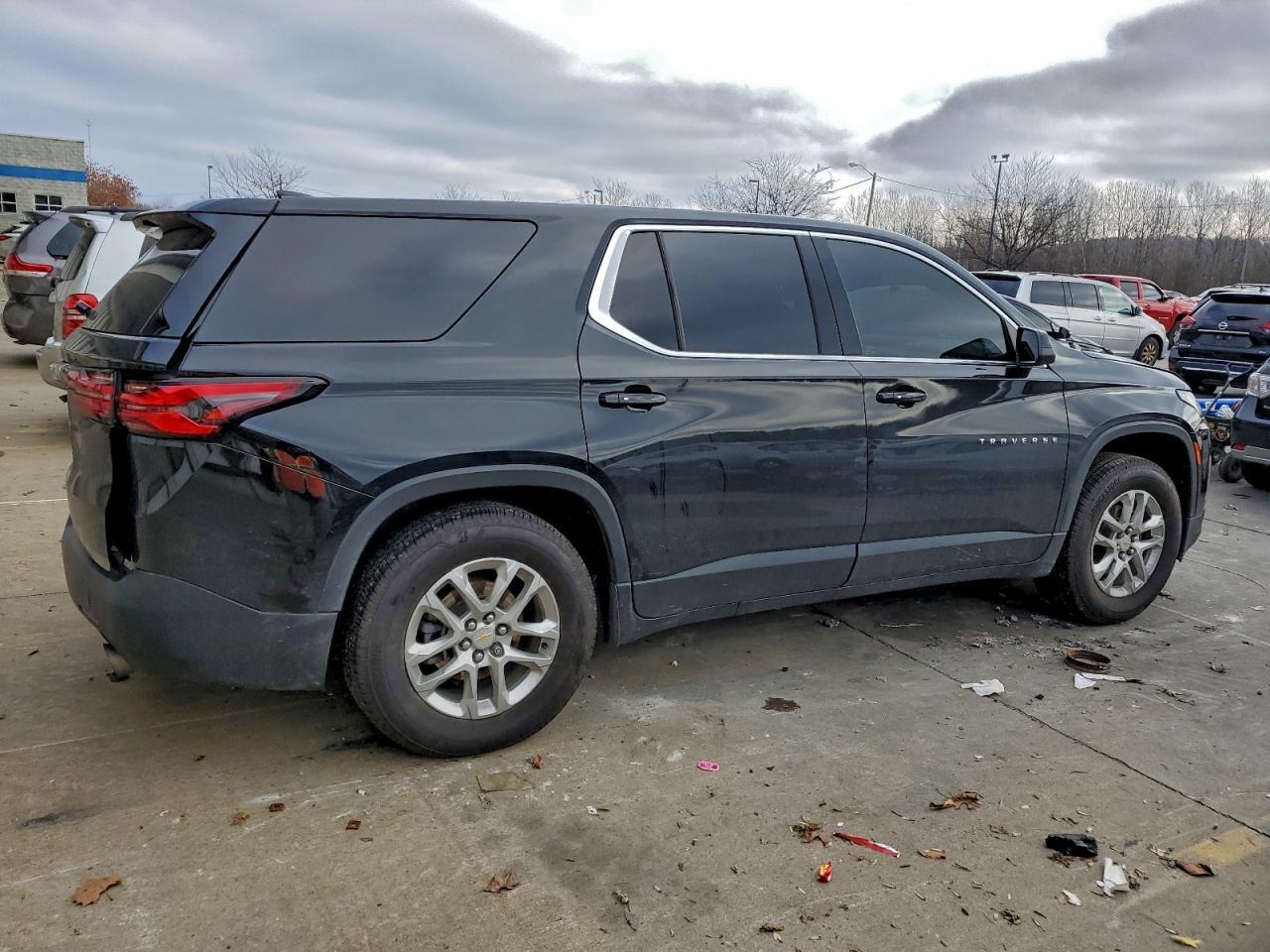 2022 Chevrolet Traverse Ls - Фото 3