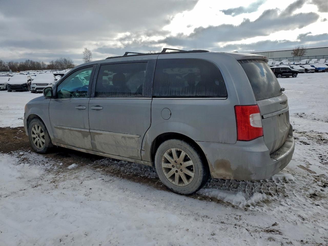 2015 Chrysler Town & Country Touring - Image 2