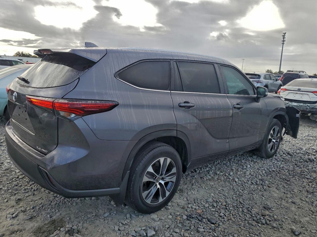 2024 Toyota Highlander Le - Image 3