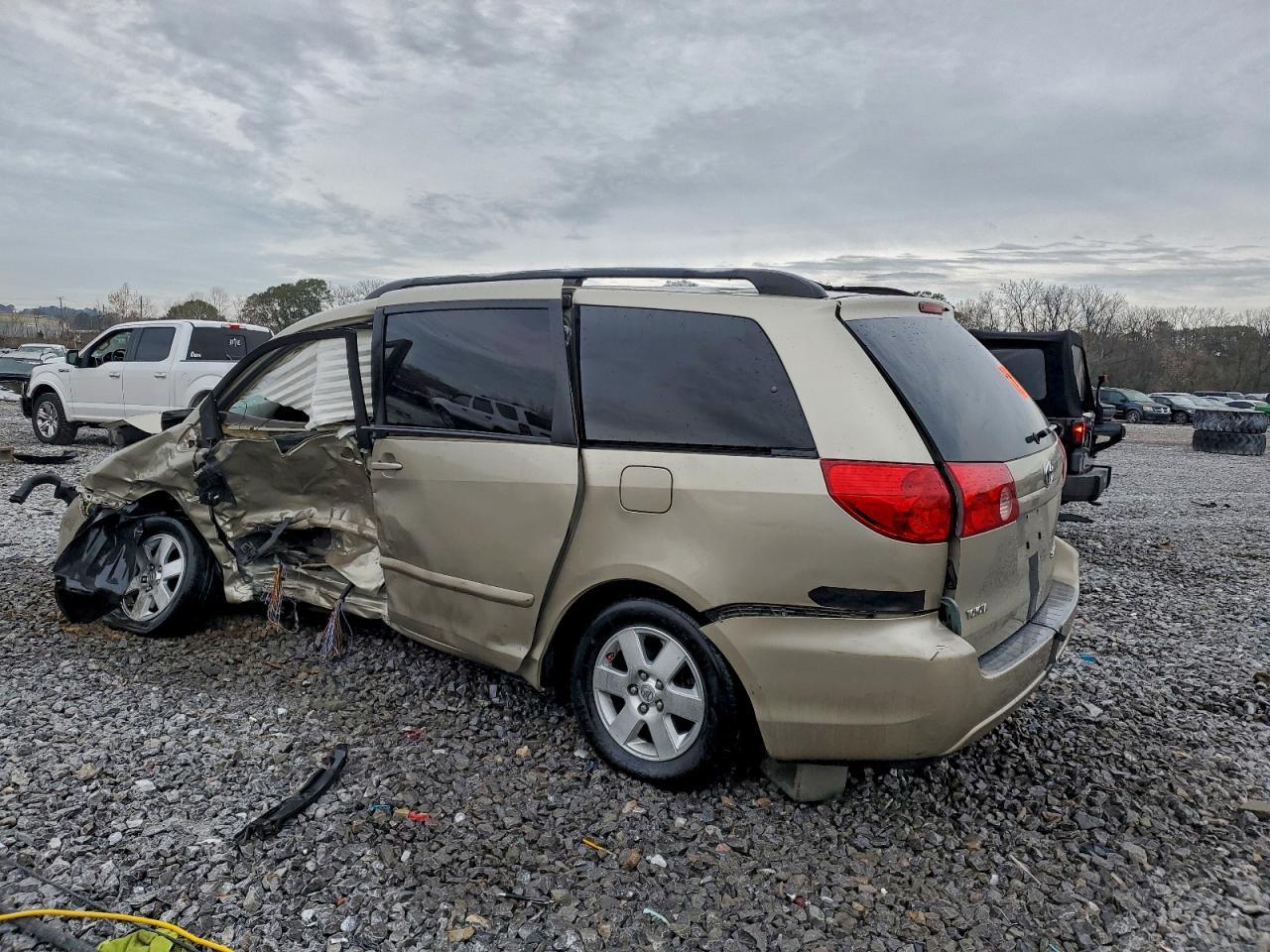 2008 Toyota Sienna Le 8-Passenger - Фото 2