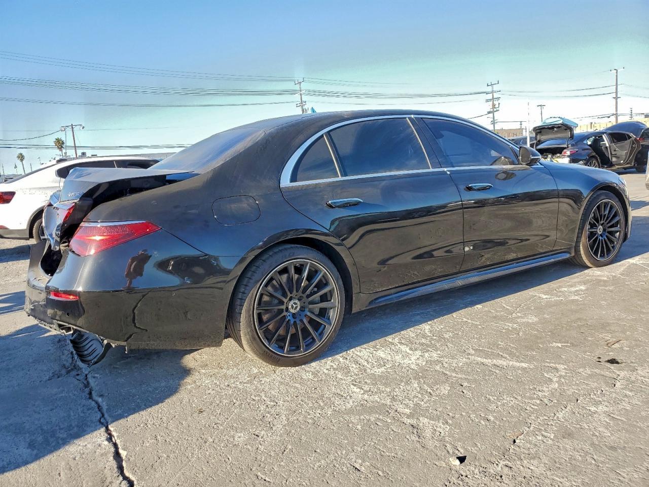 2022 Mercedes-Benz S 500 4Matic - Image 3