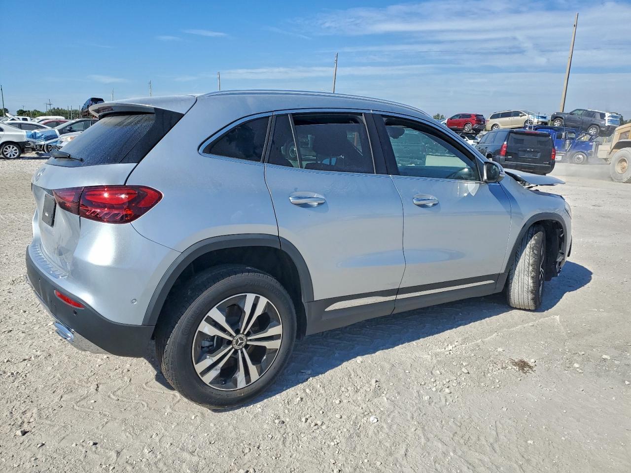 2025 Mercedes-Benz Gla 250 - Фото 3