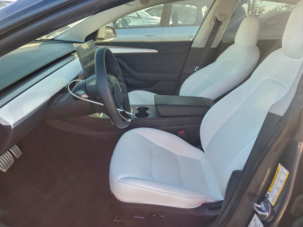 2022 Tesla Model 3 - Image 7