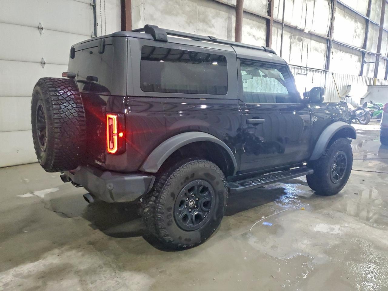 2022 Ford Bronco Base - Image 3