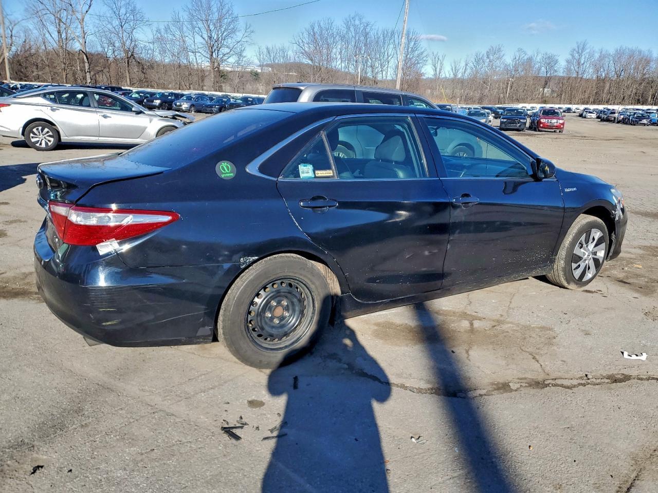 2016 Toyota Camry Hybrid Le - Image 3
