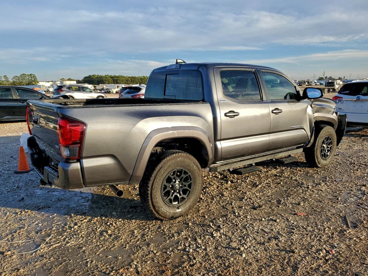 2022 Toyota Tacoma Double Cab - Фото 3