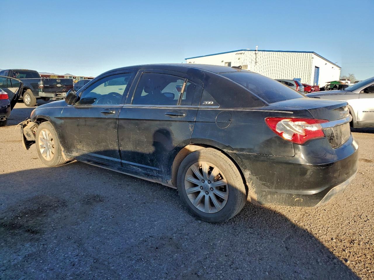 2013 Chrysler 200 Touring - Фото 2
