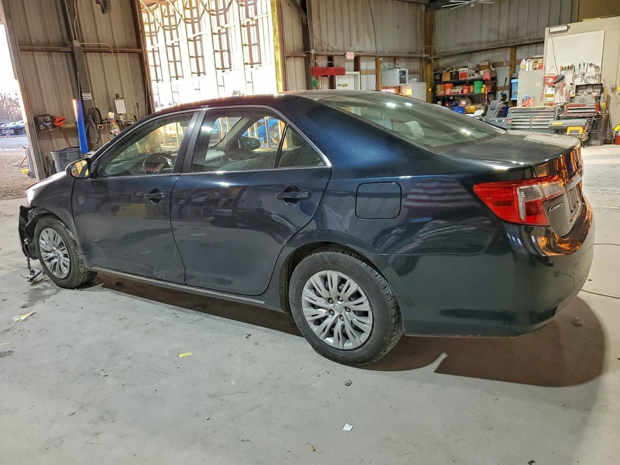 2014 Toyota Camry L - Фото 2
