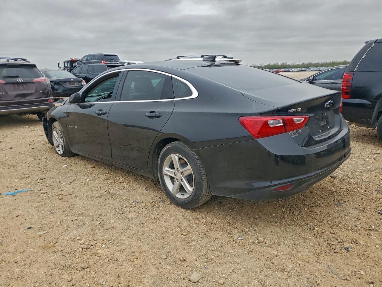 2022 Chevrolet Malibu Ls - Фото 2
