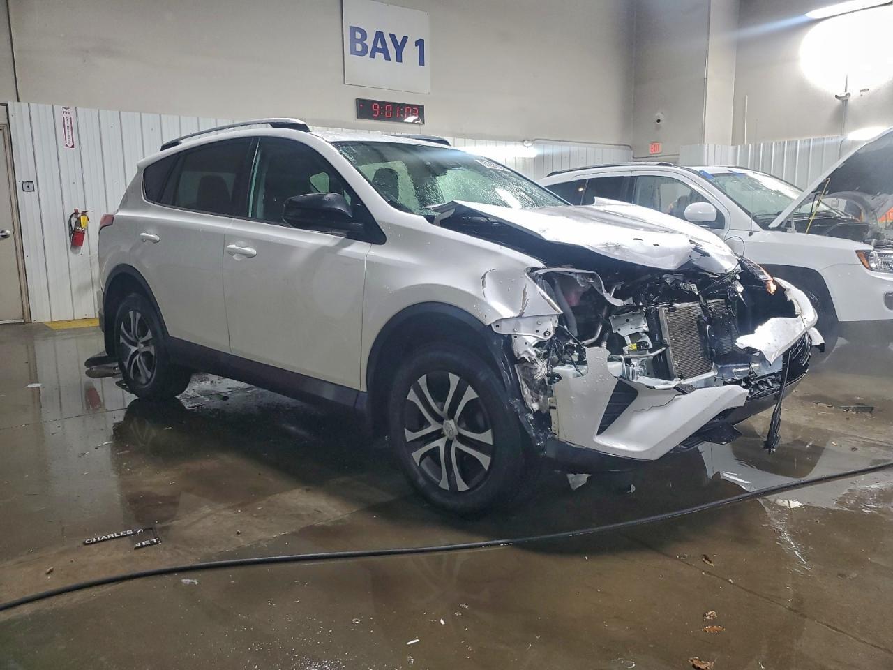 2017 Toyota Rav4 Le - Фото 4