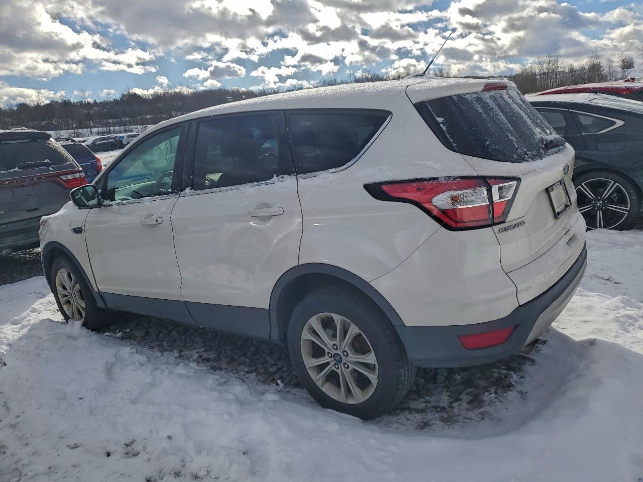 2017 Ford Escape Se - Фото 2