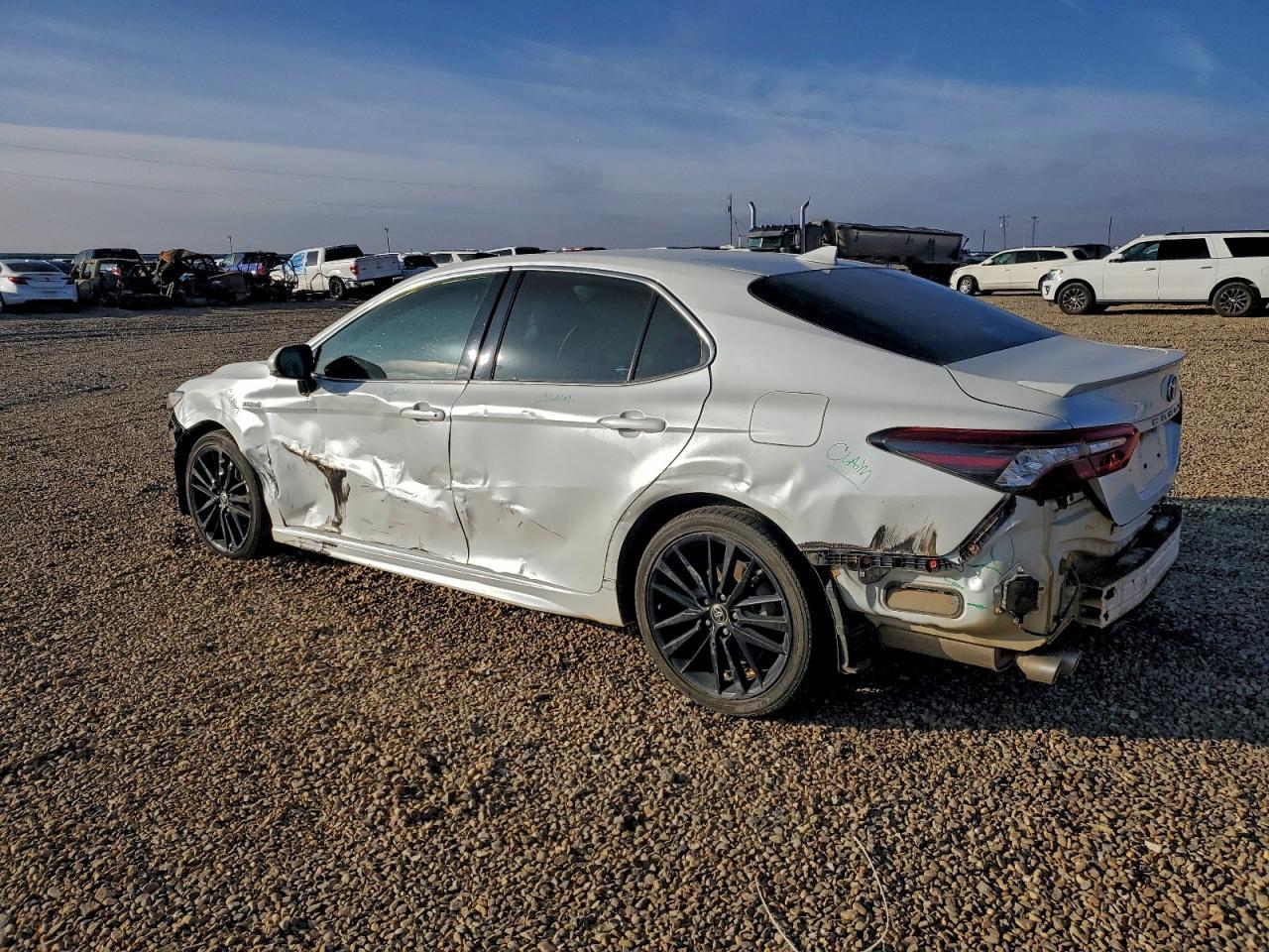 2021 Toyota Camry Xse - Фото 2