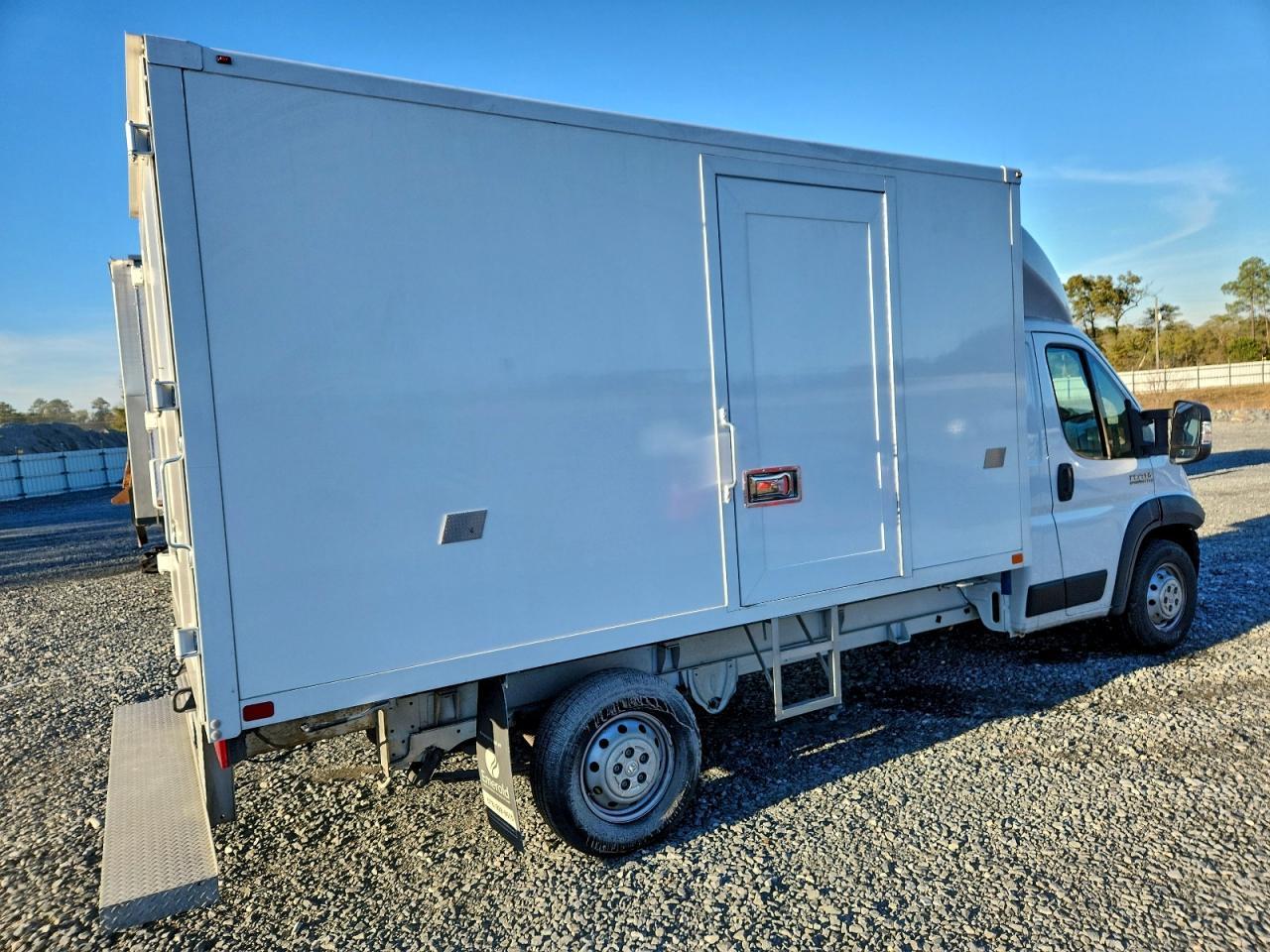 2023 Ram Promaster 3500 Delivery Truck - Фото 3