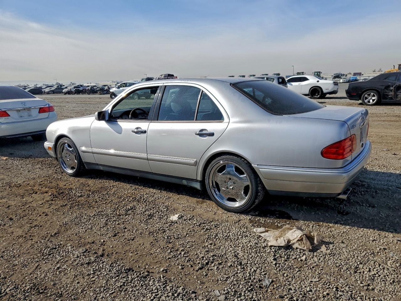 1997 Mercedes-Benz E 320 - Image 2