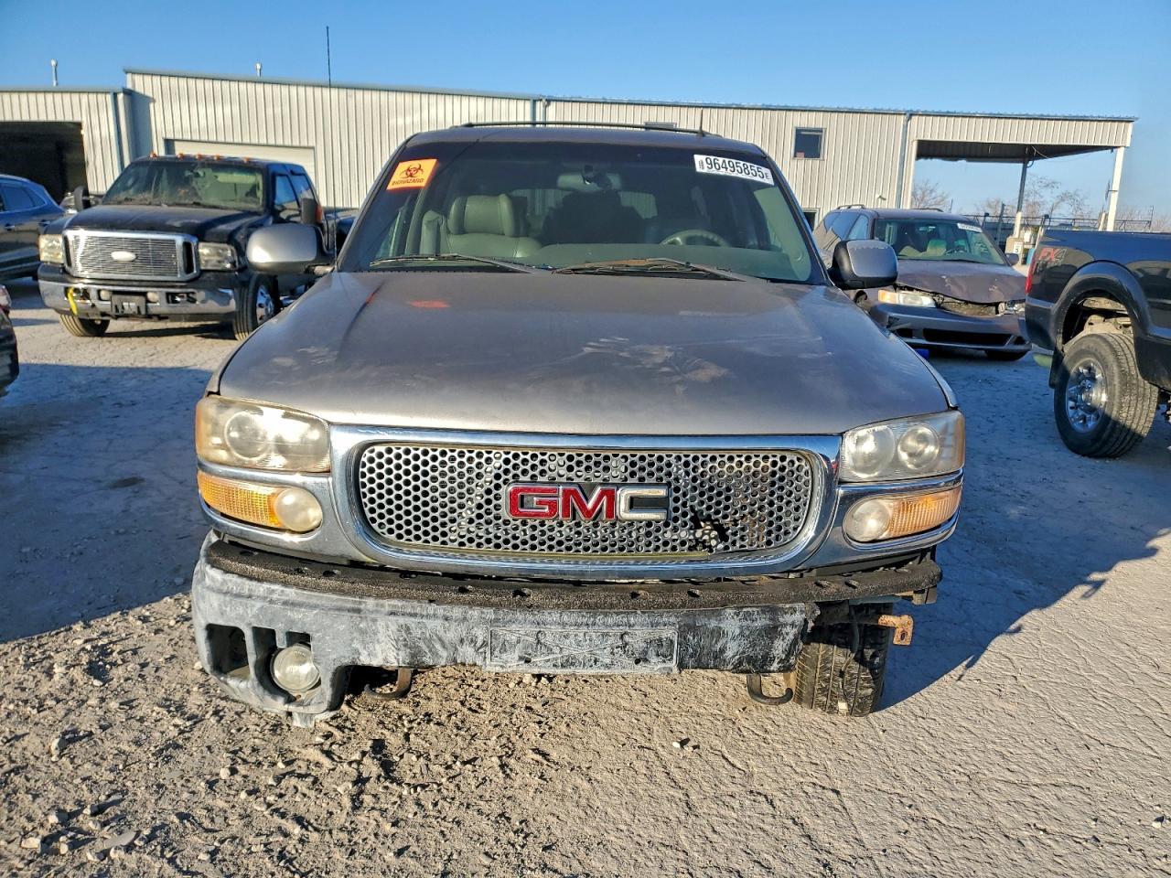 2002 GMC Suburban - Image 5