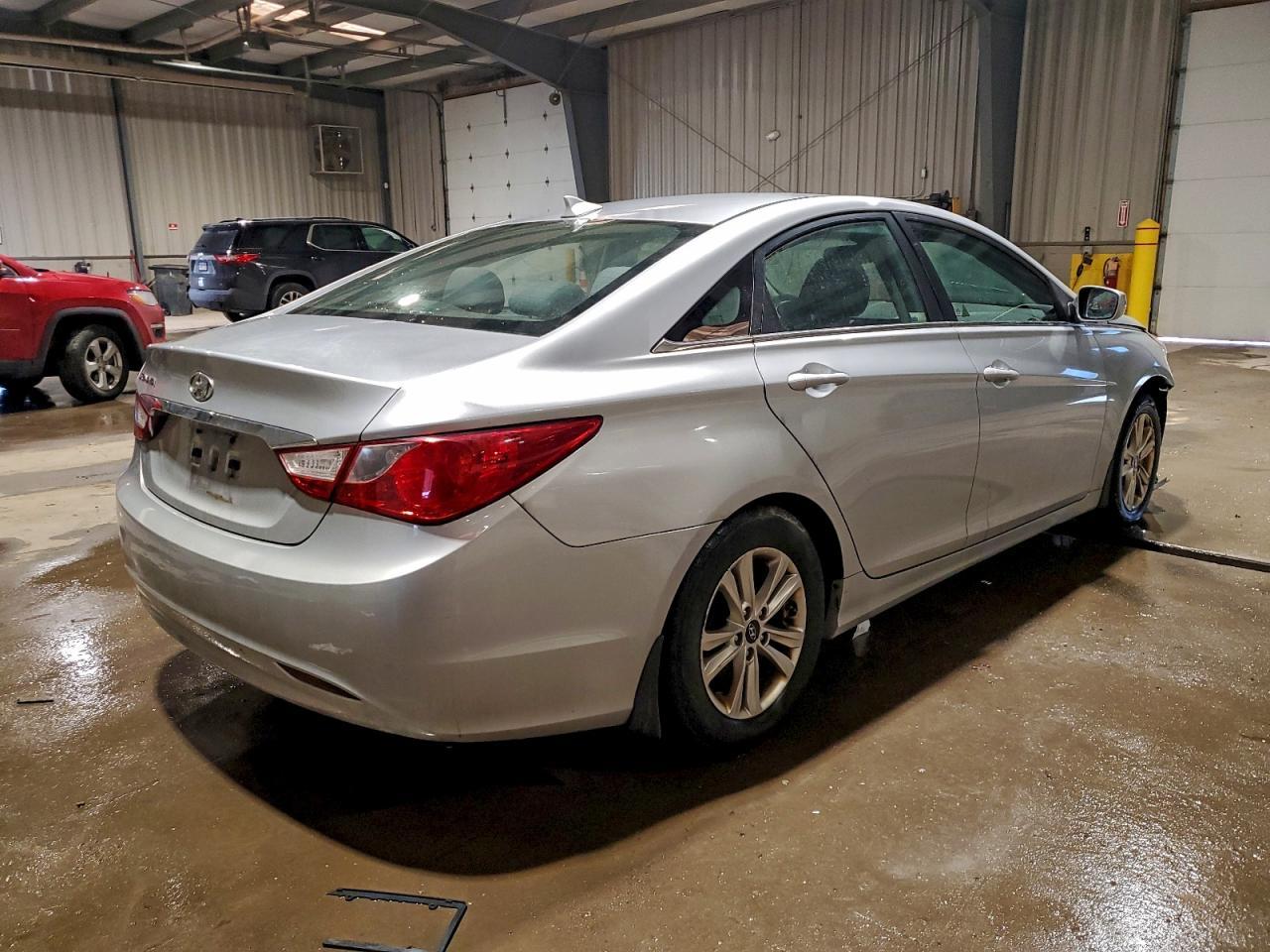 2013 Hyundai Sonata Gls - Image 3